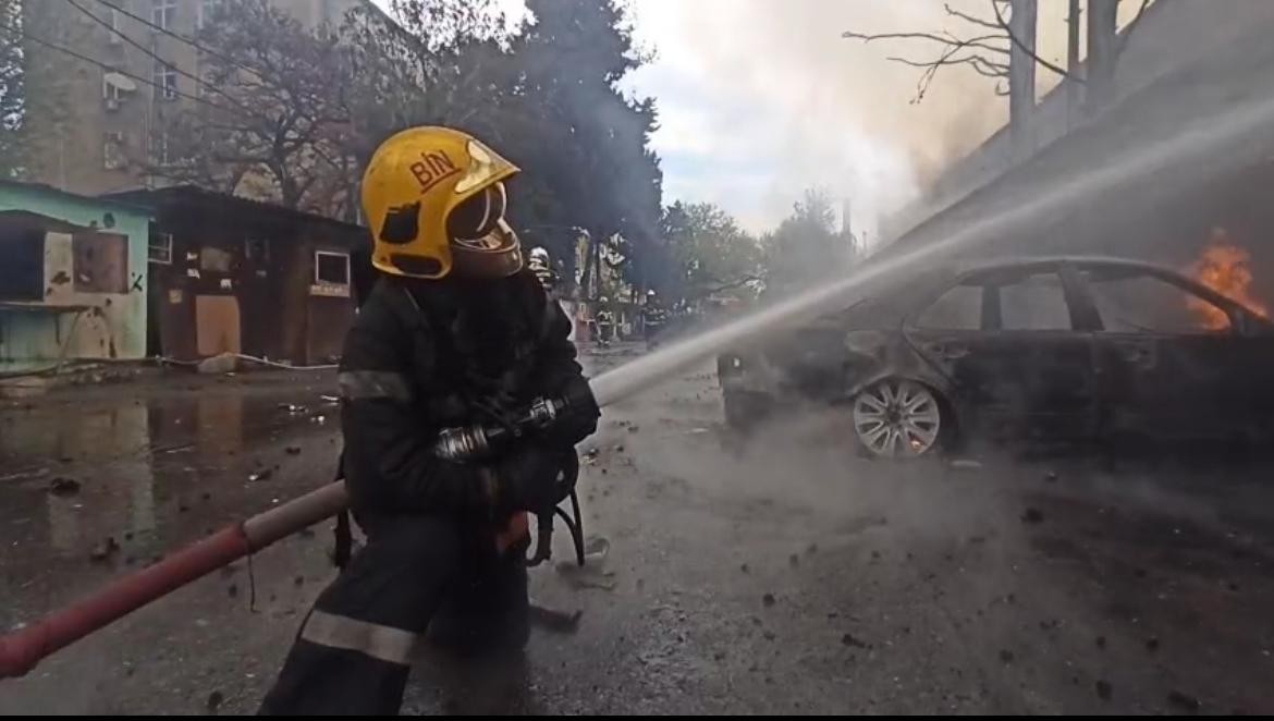 Bakıda baş vermiş yanğın söndürüldü - FOTOLAR (YENİLƏNİB)
